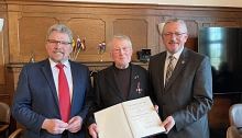 'Verleihung des Verdienstkreuzes am Bande an Herrn Giselher Klinger 'Verleihung des Verdienstkreuzes am Bande an Herrn Giselher Klinger