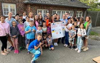 Zusehen ist ein Gruppenbild vom Besuch ukrainischer Kinder aus Sztum.