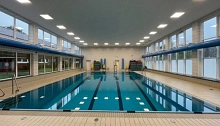 Hallenbad Ritterhude.jpg Zusehen ist das Hallenbad von Ritterhude innen.