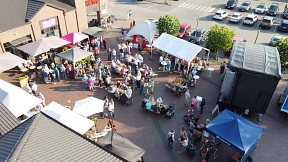 Impression Treffpunkt Marktplatz im Sommer 2023&nbsp;&copy;&nbsp;Interessensgemeinschaft Ritterhuder Betriebe