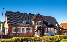 Zusehen ist das rote Backsteingebäude, das Jugendhaus Ritterhude.&nbsp;&copy;&nbsp;Gemeinde Ritterhude