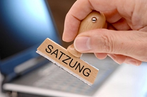 Zuerkennen ist ein Stempel mit der Aufschrift "Satzung".&nbsp;&copy;&nbsp;fotolia
